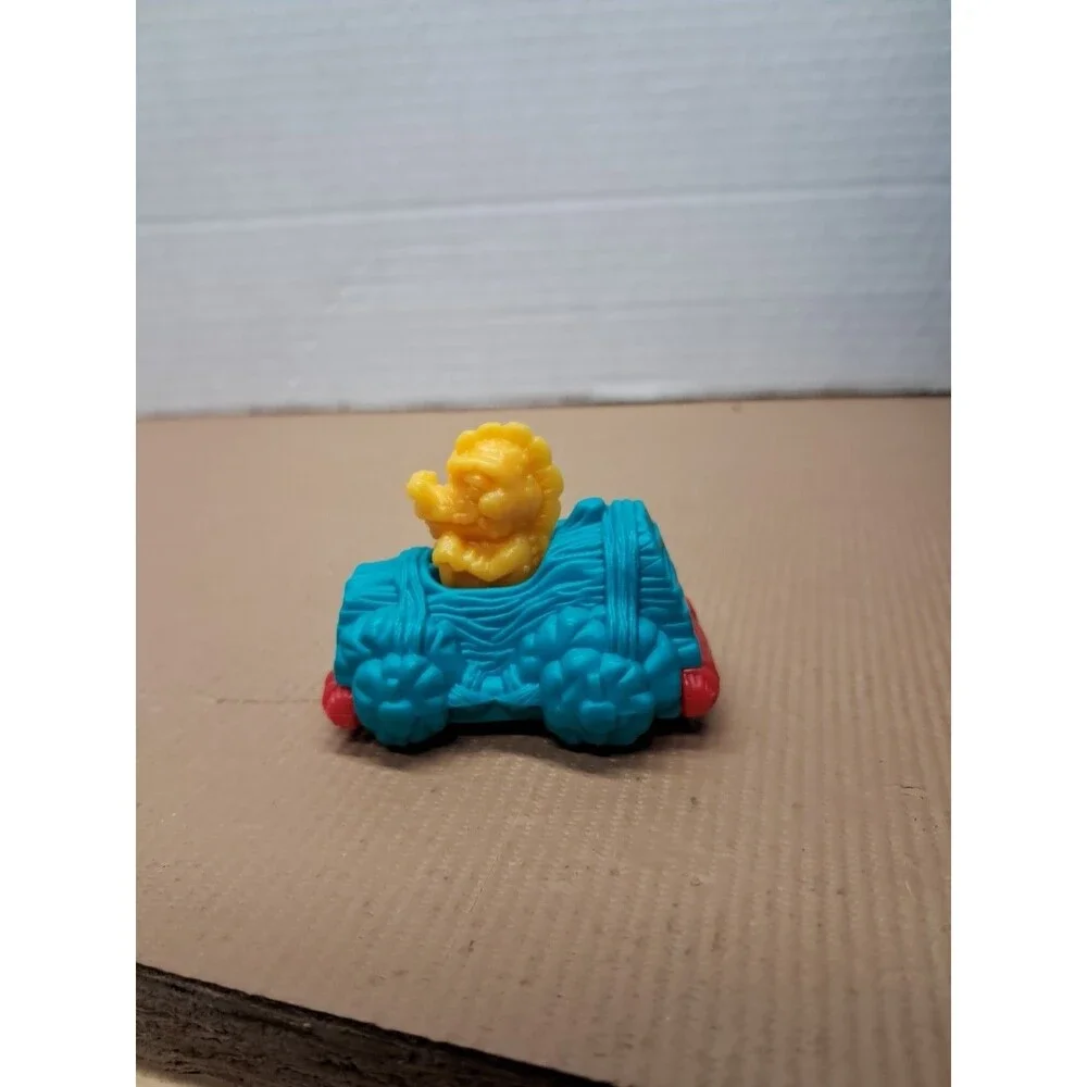 1995 Wendy's Surprize Egg Stone Age Suprise Dinosaur Pullback Car Toy!!